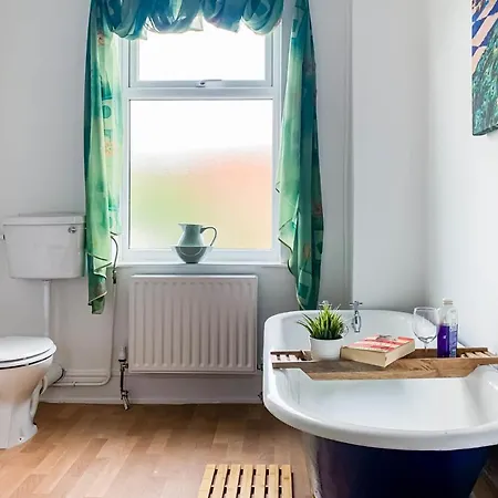 The Groves - Quaint Victorian - Free Parking Holiday home York