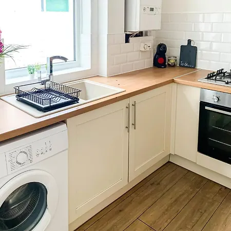 The Groves - Quaint Victorian - Free Parking Holiday home *