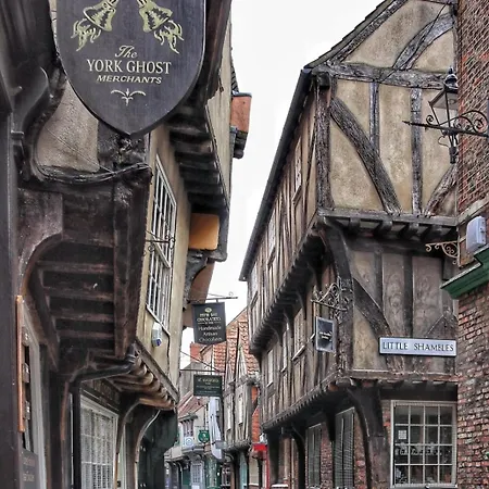 The Groves - Quaint Victorian - Free Parking York