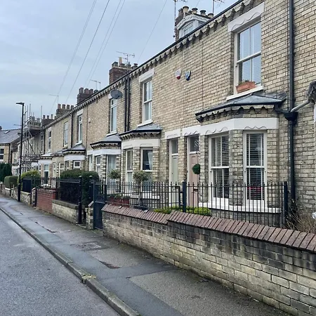 Holiday home The Groves - Quaint Victorian - Free Parking