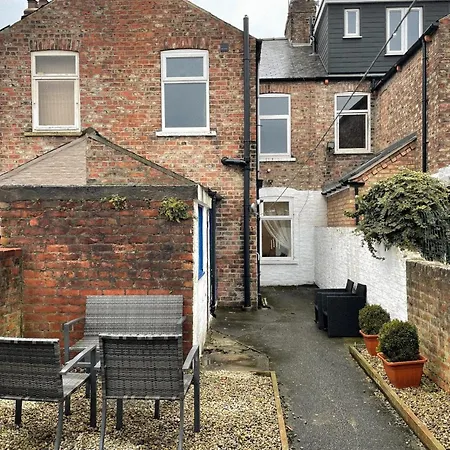 The Groves - Quaint Victorian - Free Parking York
